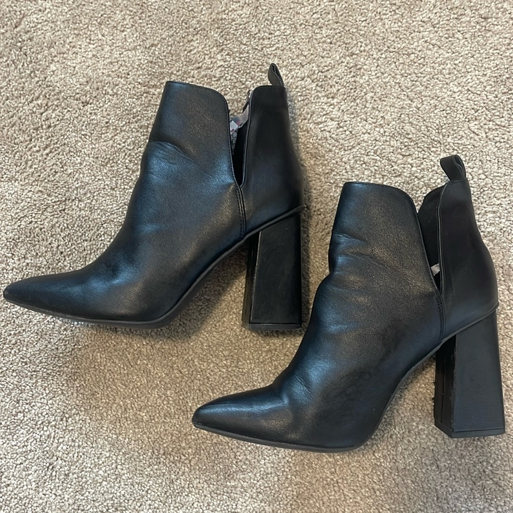 Black leather pointed toe, block heel split shaft pull on booties size 10
